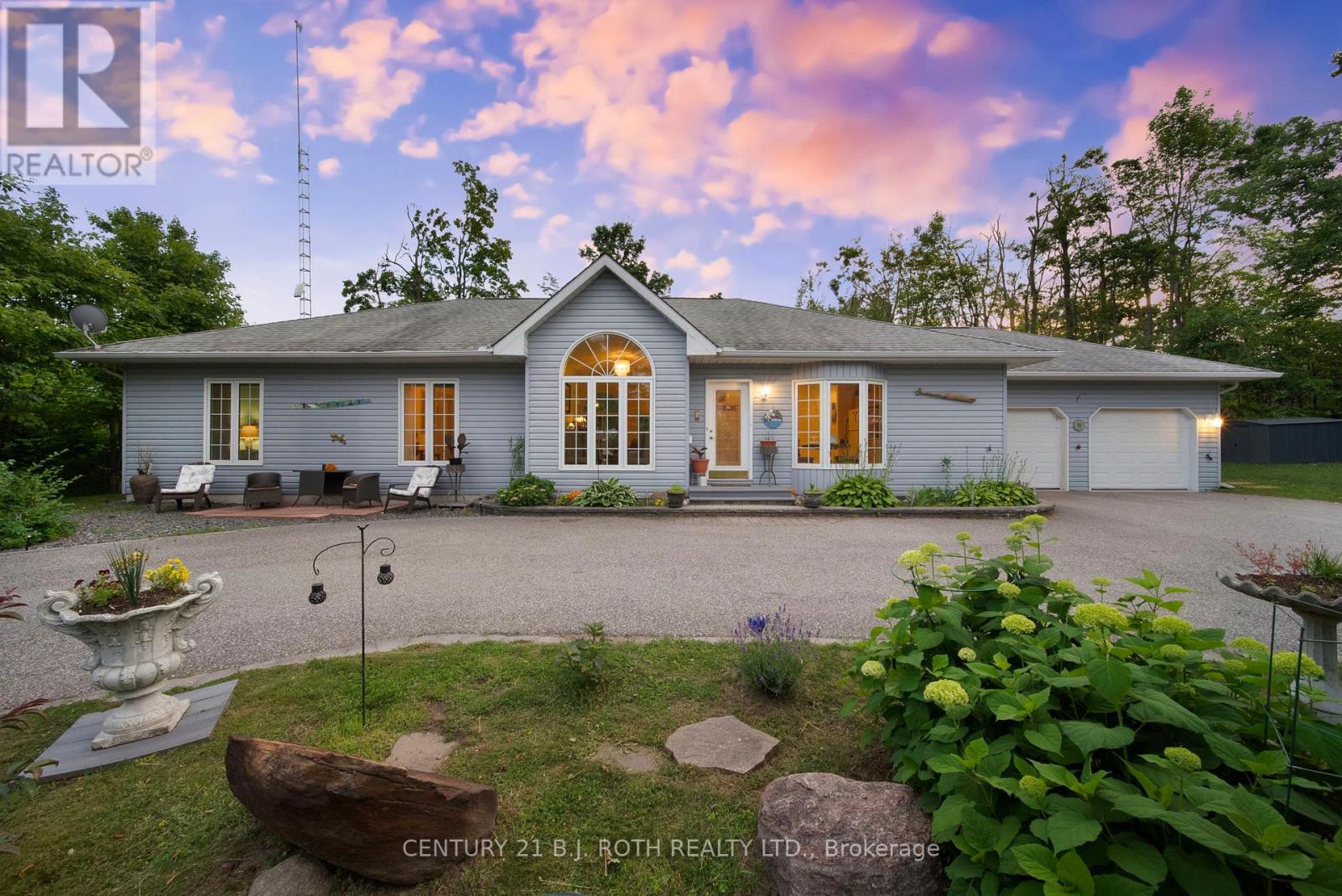 4 Beechwood Crescent, Oro-Medonte, Ontario  L0L 1T0 - Photo 2 - S12339211
