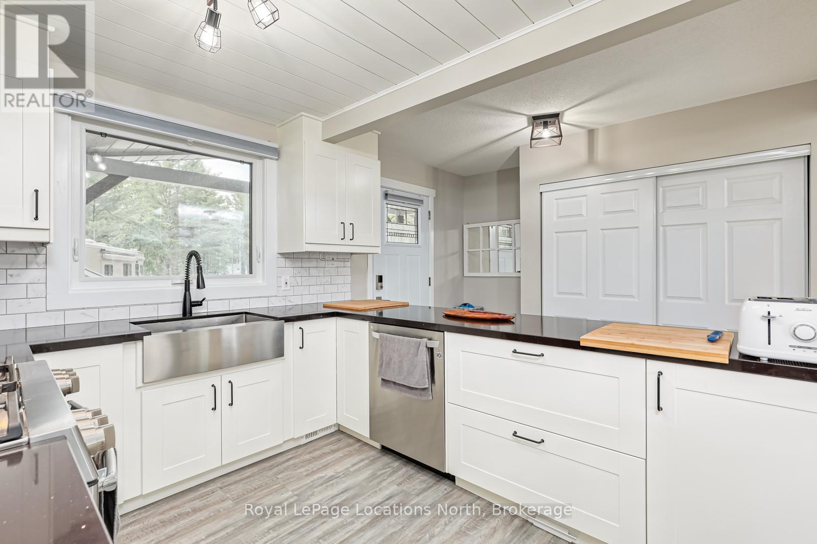 1628 River Road W, Wasaga Beach, Ontario  L9Z 2S3 - Photo 13 - S12339411
