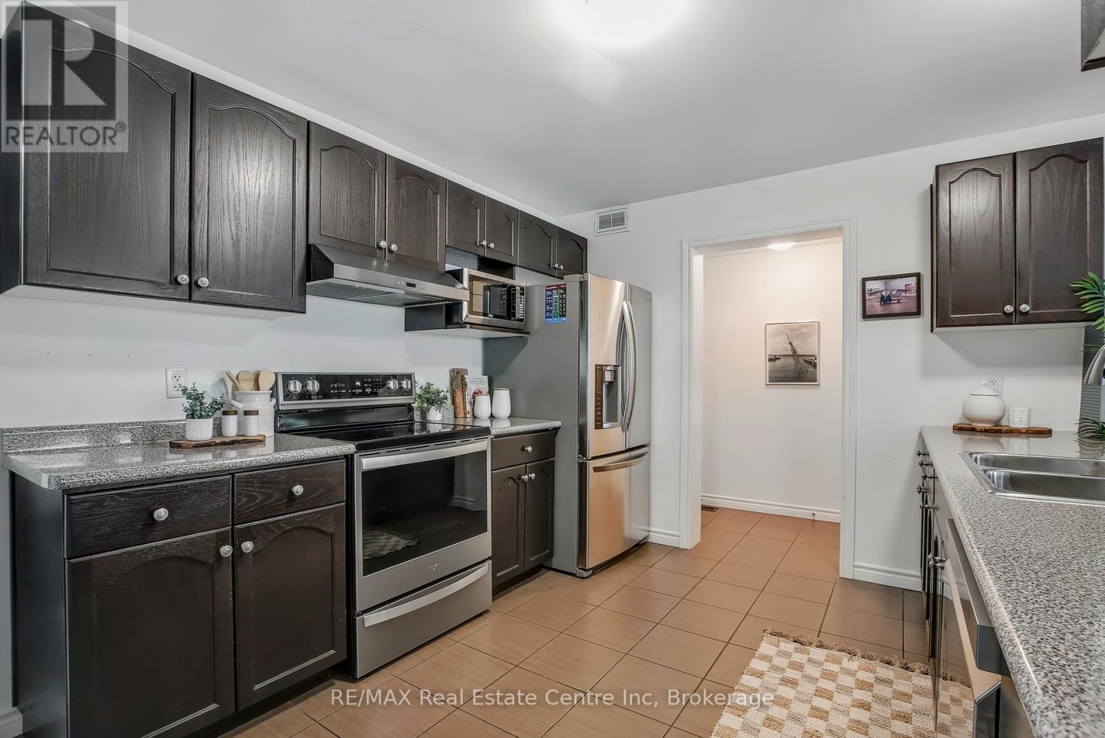 81 Mussen Street, Guelph, Ontario  N1E 0K2 - Photo 7 - X12339402