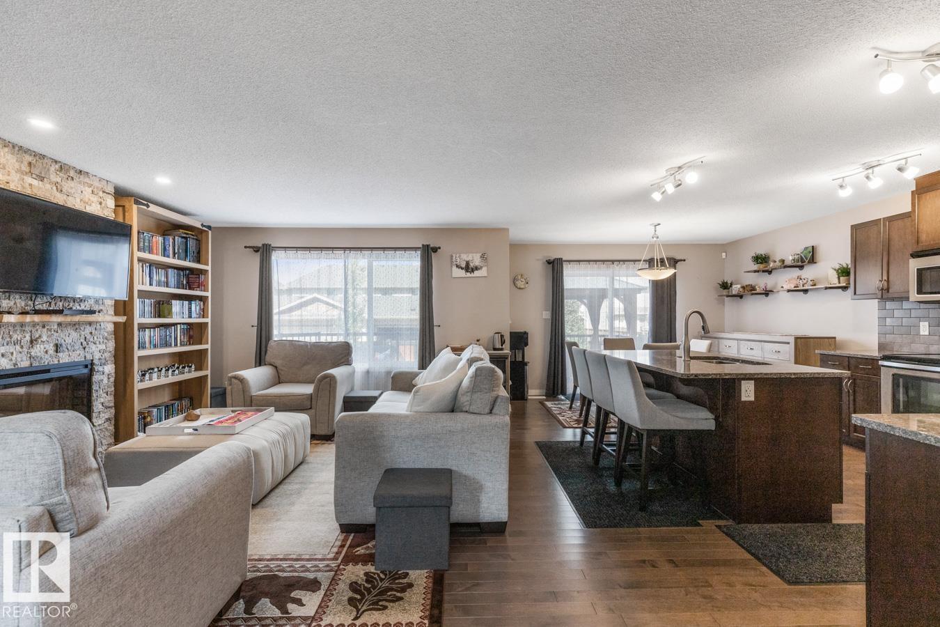 Property at 17 MEADOWVIEW LD image 2