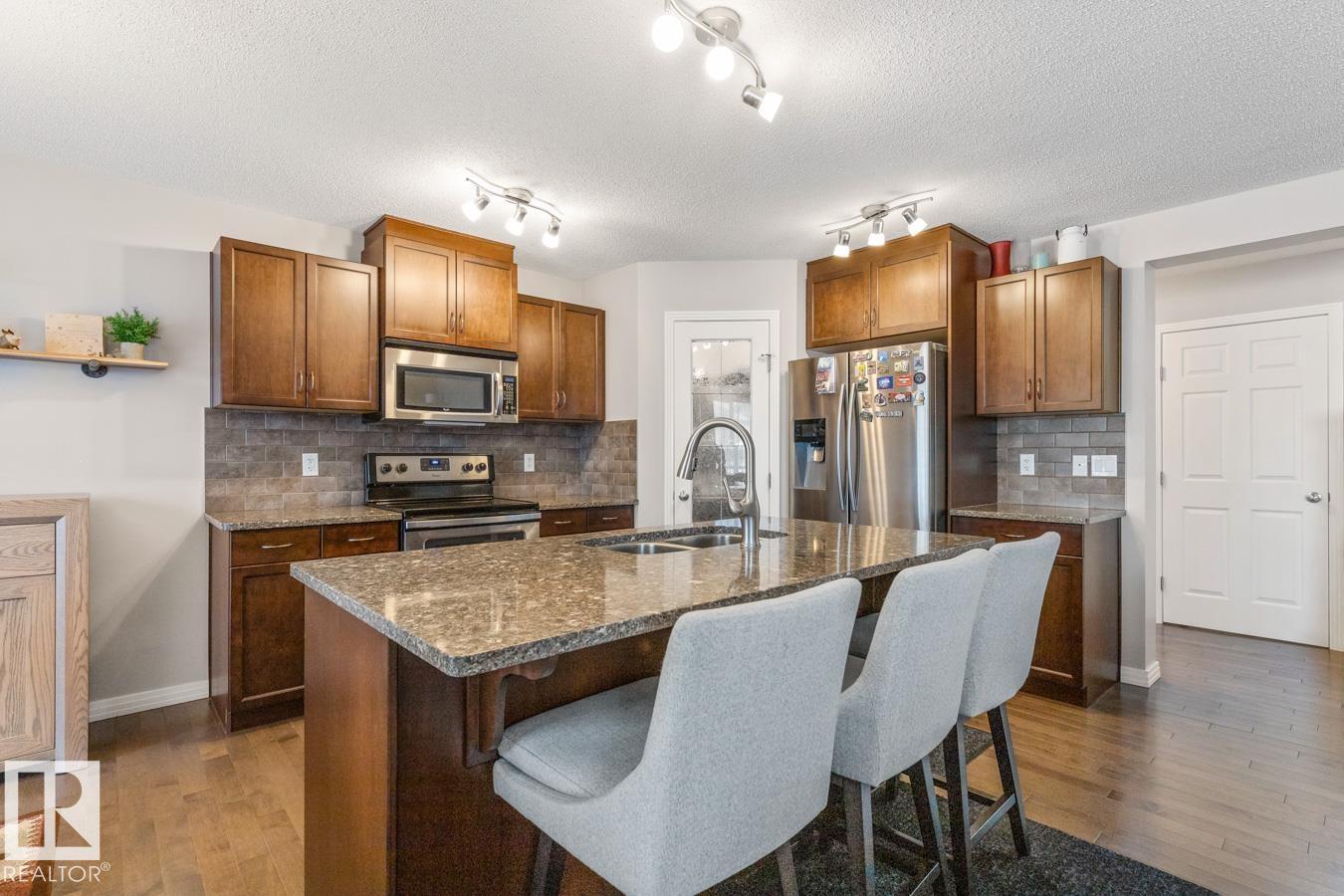 Property at 17 MEADOWVIEW LD image 4