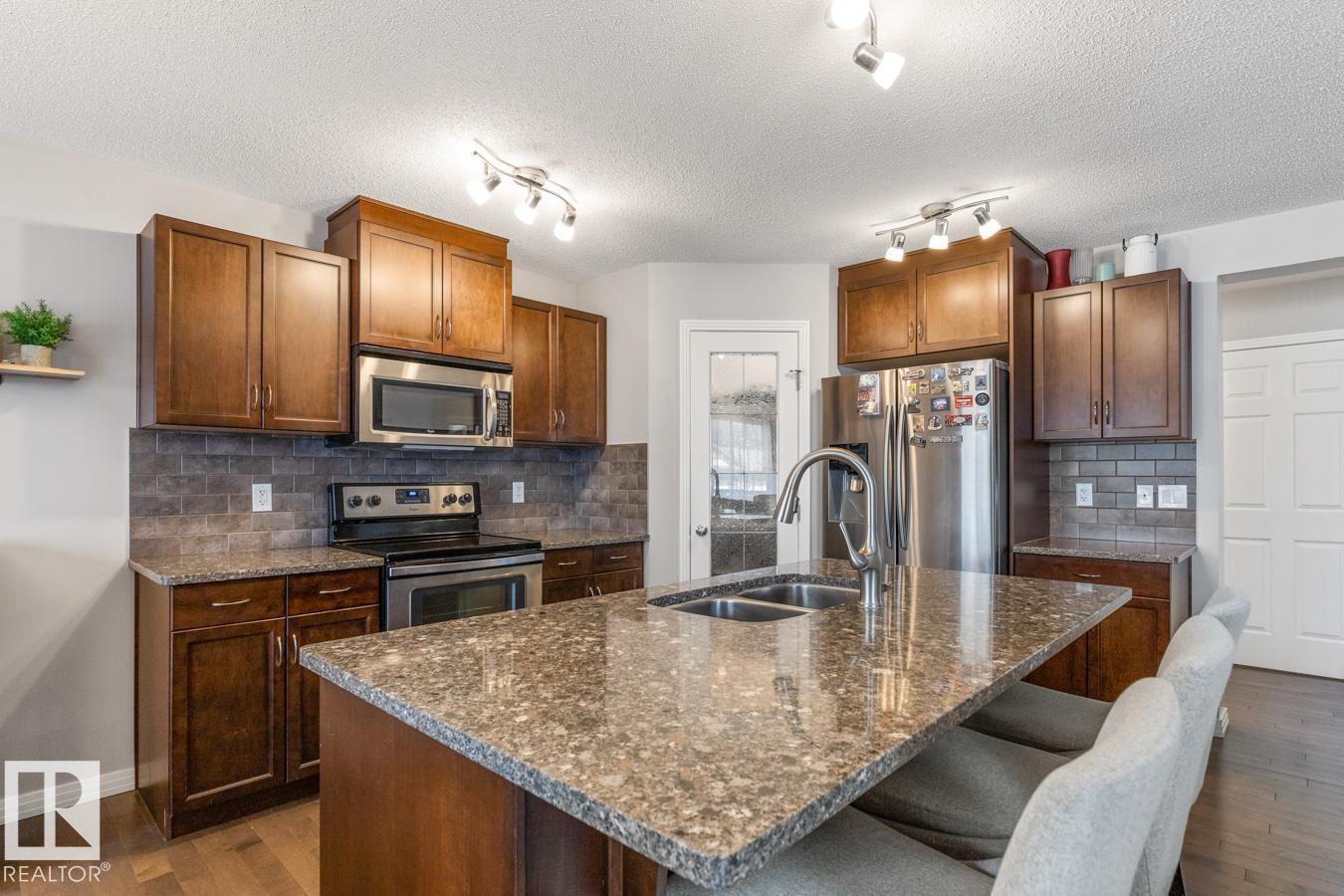 Property at 17 MEADOWVIEW LD image 5