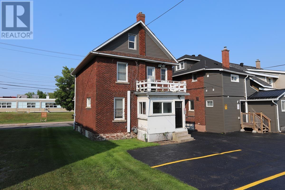 446 Albert St, Sault Ste. Marie, Ontario  P6A 2J8 - Photo 6 - SM252232