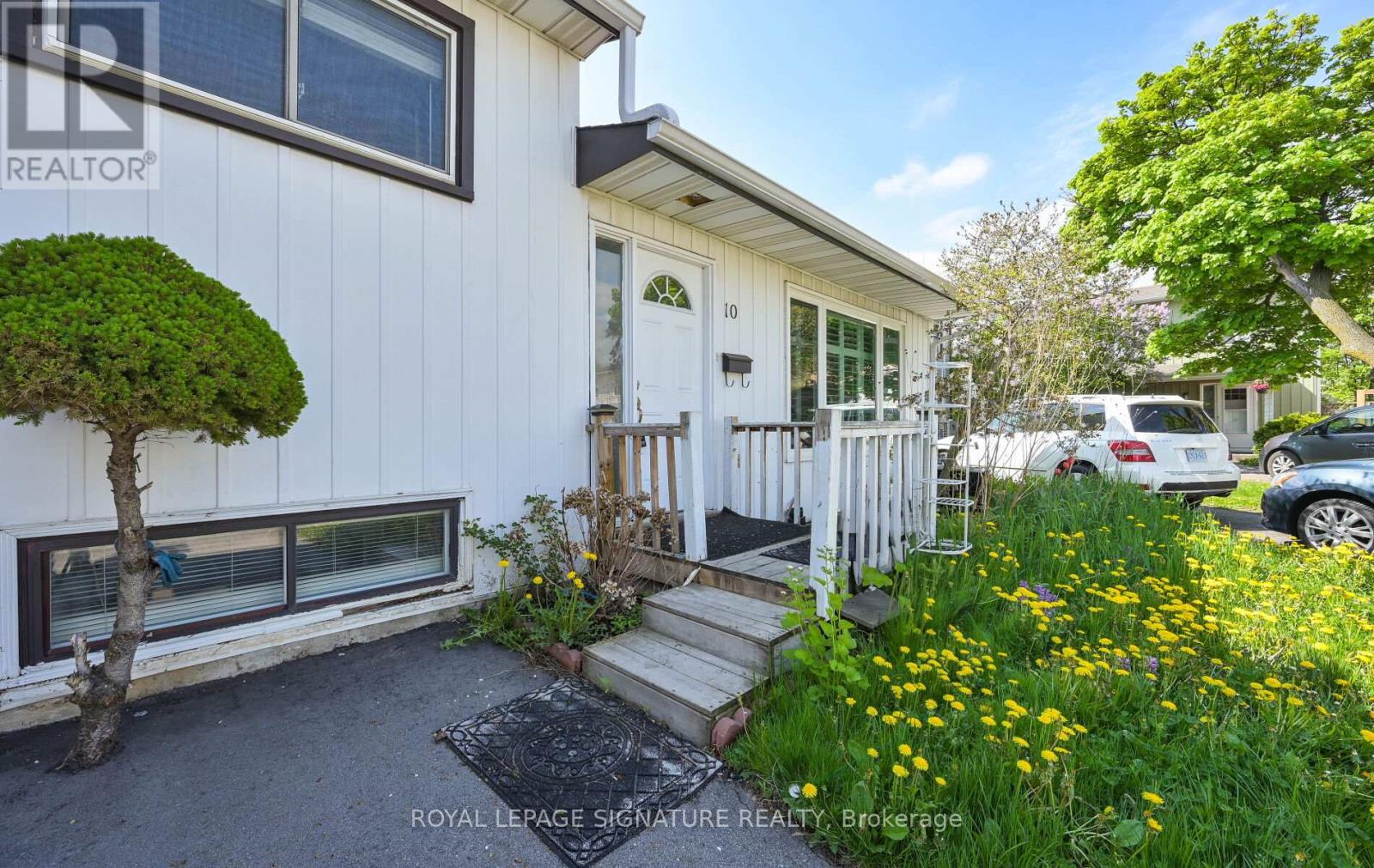 Property at 10 HEATHERSIDE COURT image 2