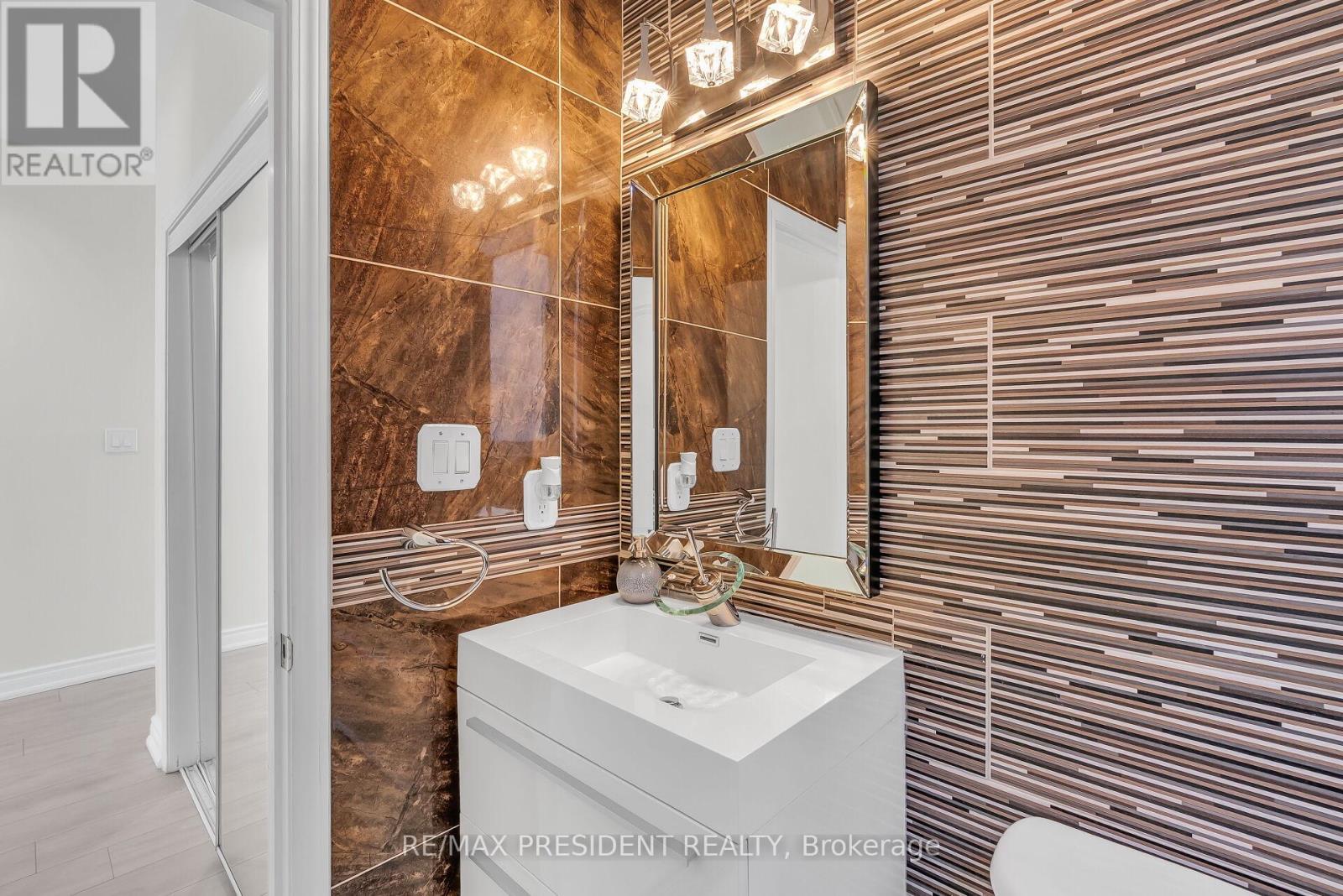 66 Bayhampton Drive, Brampton, Ontario  L6P 2S7 - Photo 17 - W12339329