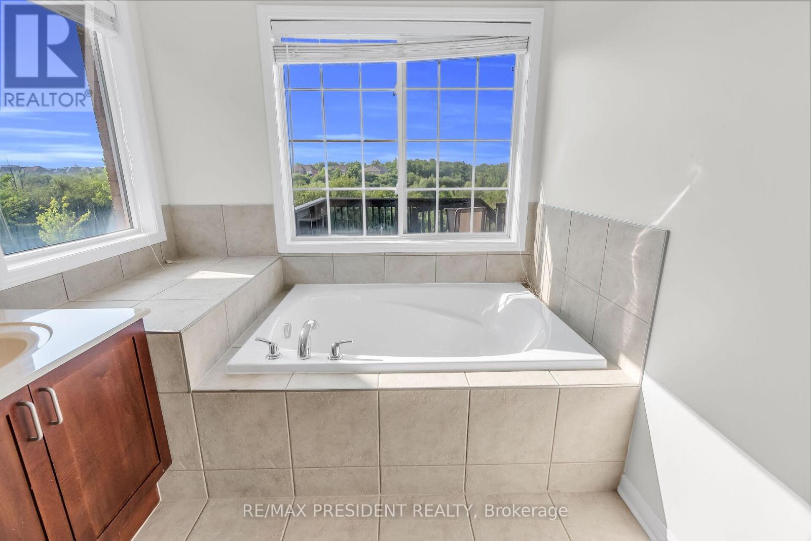 66 Bayhampton Drive, Brampton, Ontario  L6P 2S7 - Photo 25 - W12339329