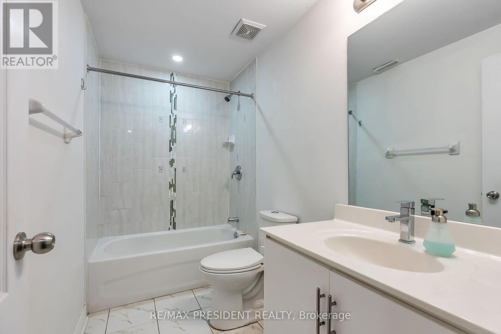 66 Bayhampton Drive, Brampton, Ontario  L6P 2S7 - Photo 37 - W12339329