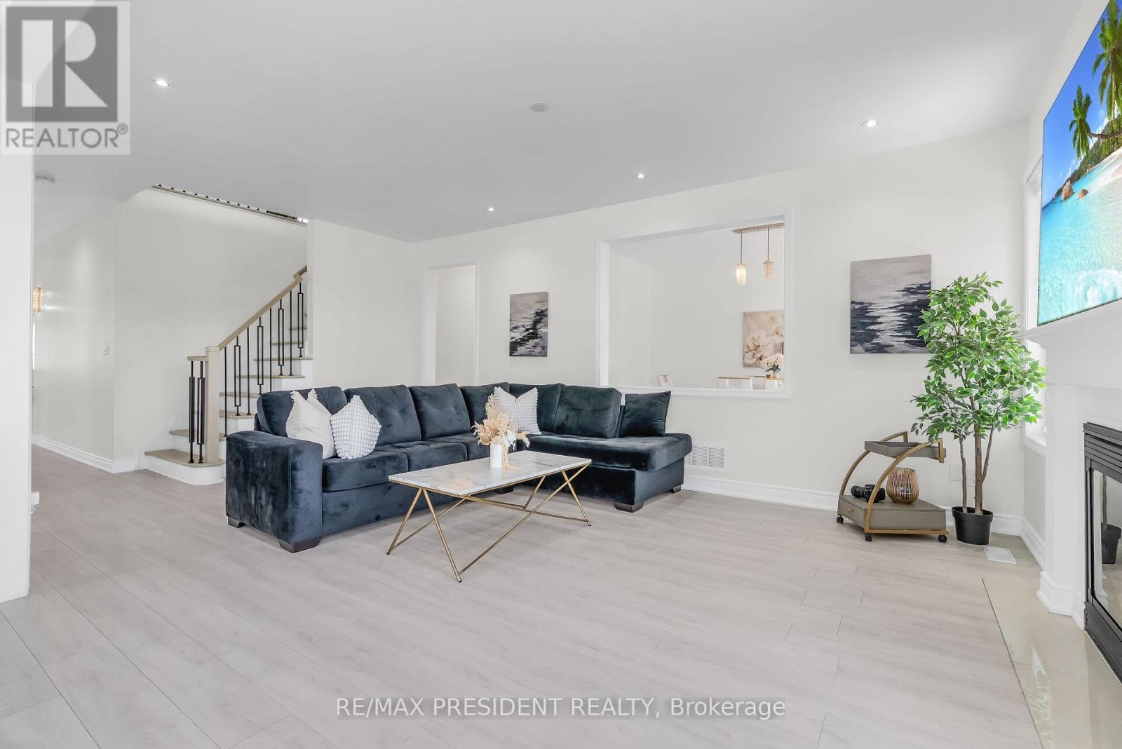 66 Bayhampton Drive, Brampton, Ontario  L6P 2S7 - Photo 8 - W12339329