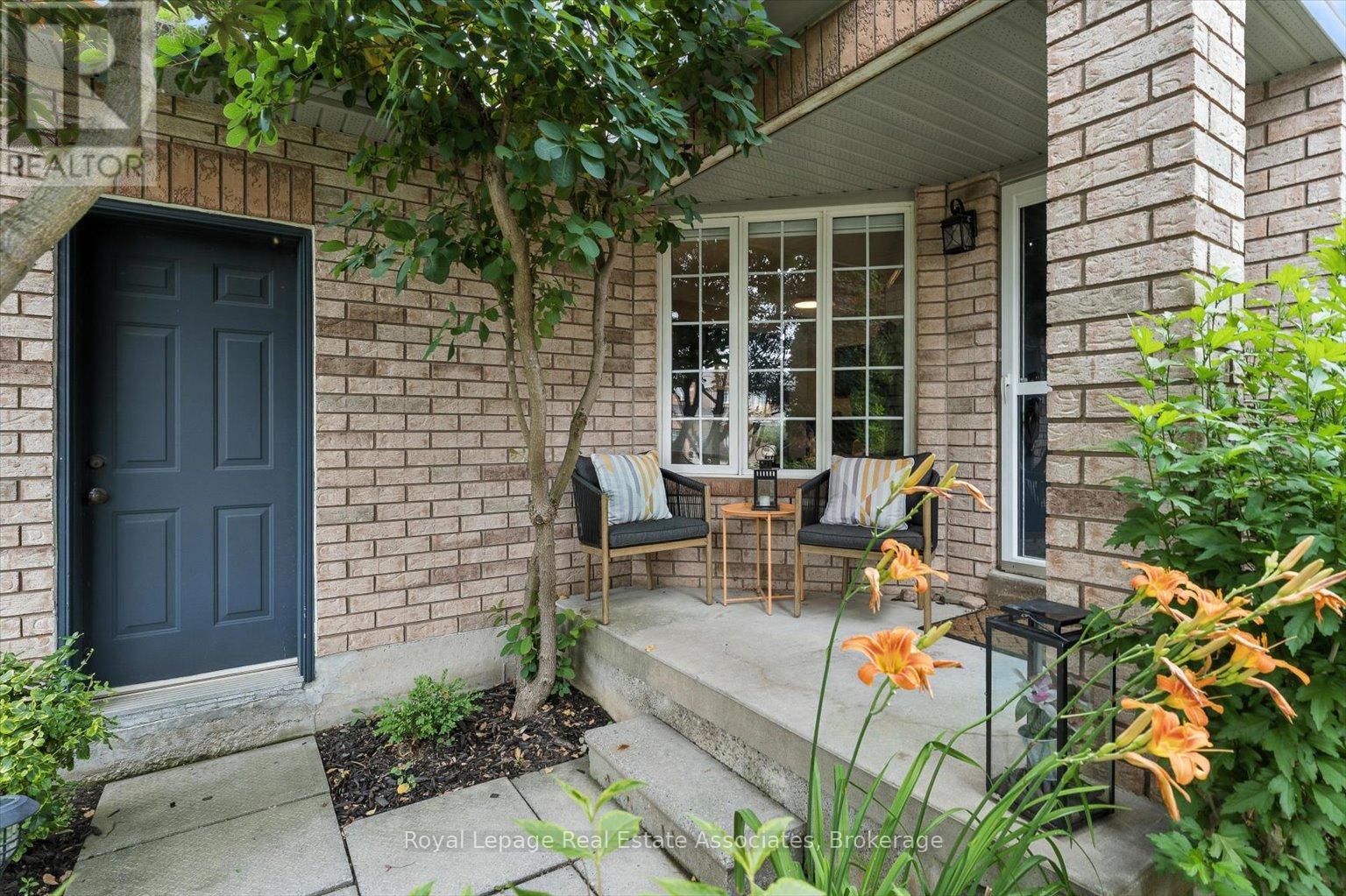 Property at 151 MOWAT CRESCENT image 4