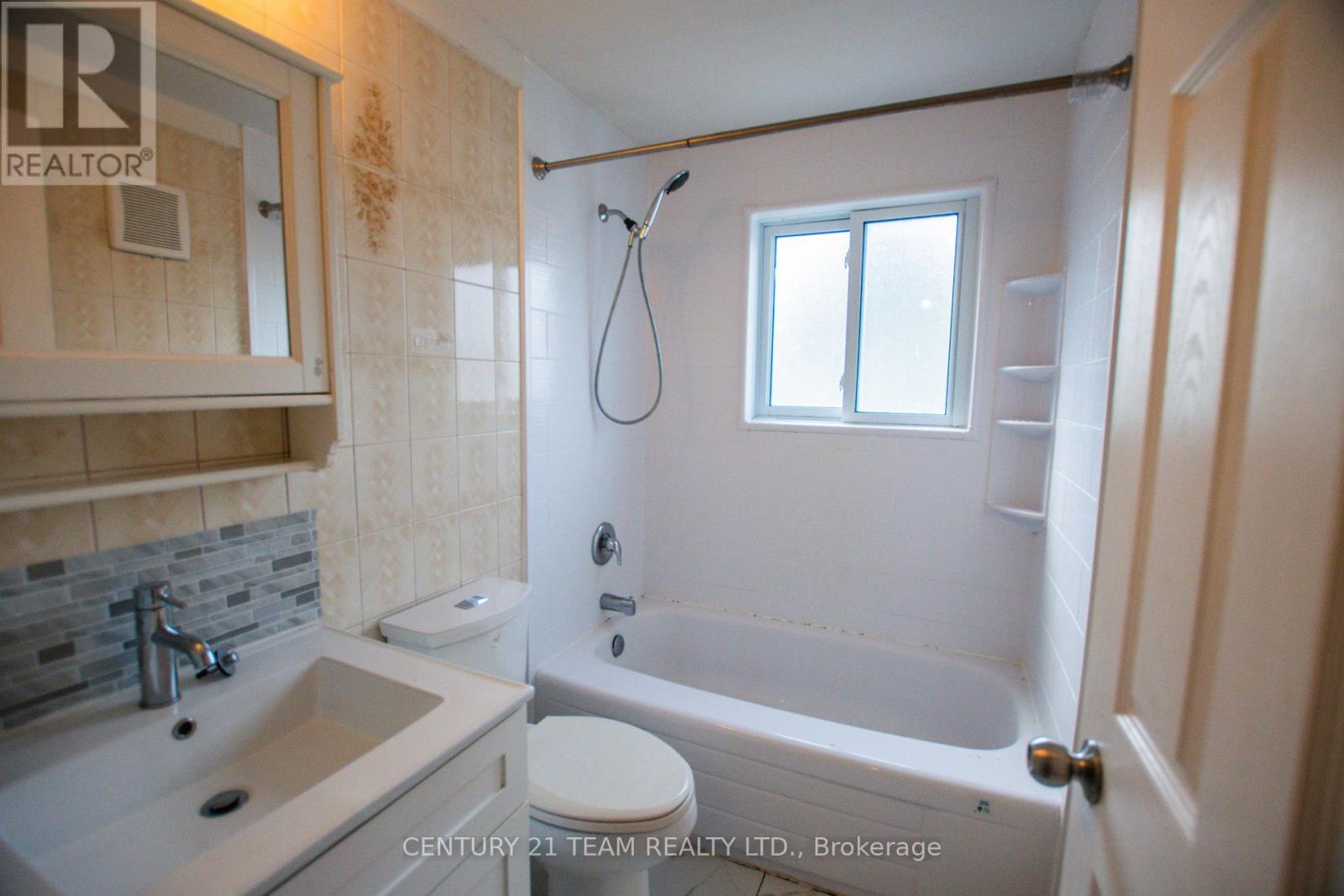 10 Sovereign Drive, North Bay, Ontario  P1A 2X9 - Photo 10 - X12339173