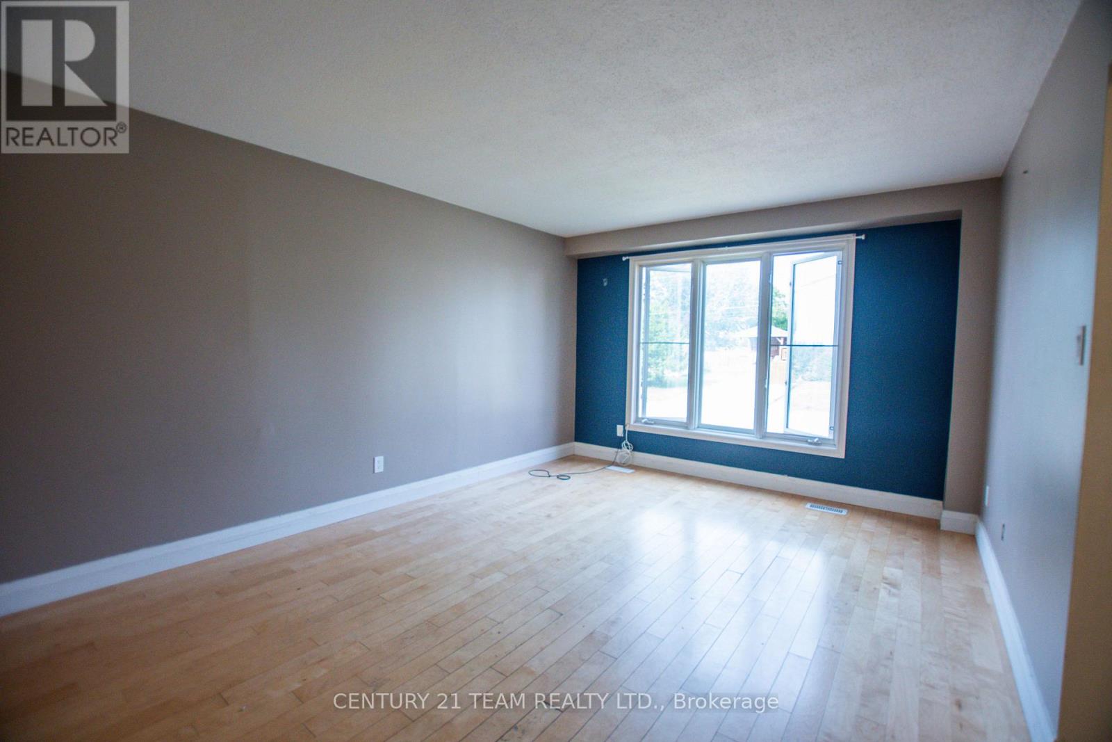 Property at 10 SOVEREIGN DRIVE image 3