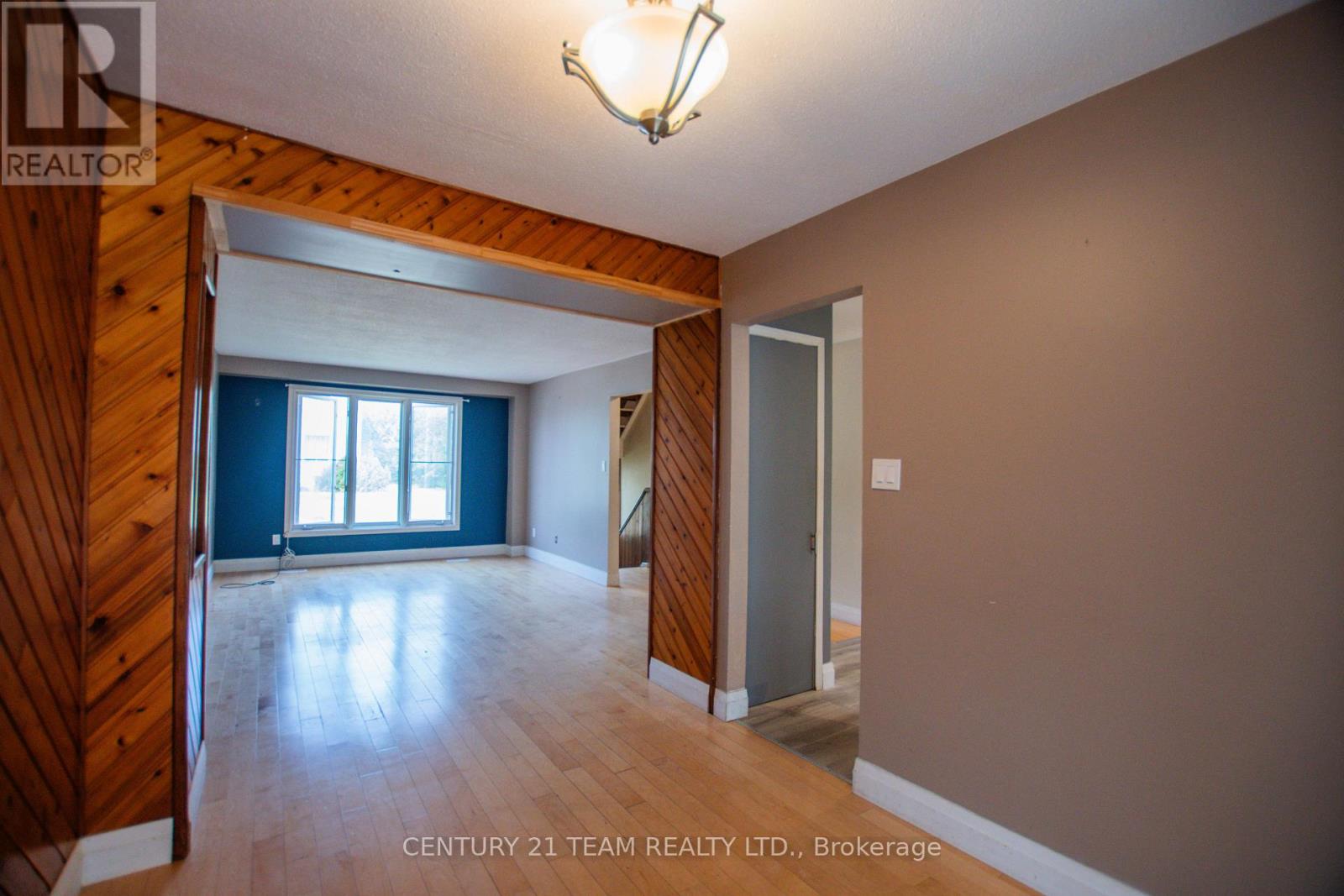 10 Sovereign Drive, North Bay, Ontario  P1A 2X9 - Photo 6 - X12339173