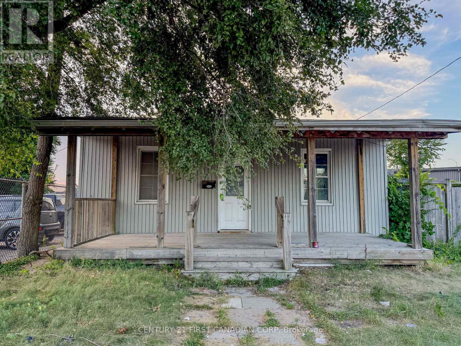 Property at 576 HORTON STREET E image 2