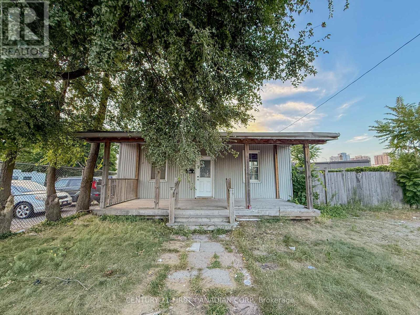 Property at 576 HORTON STREET E image 3