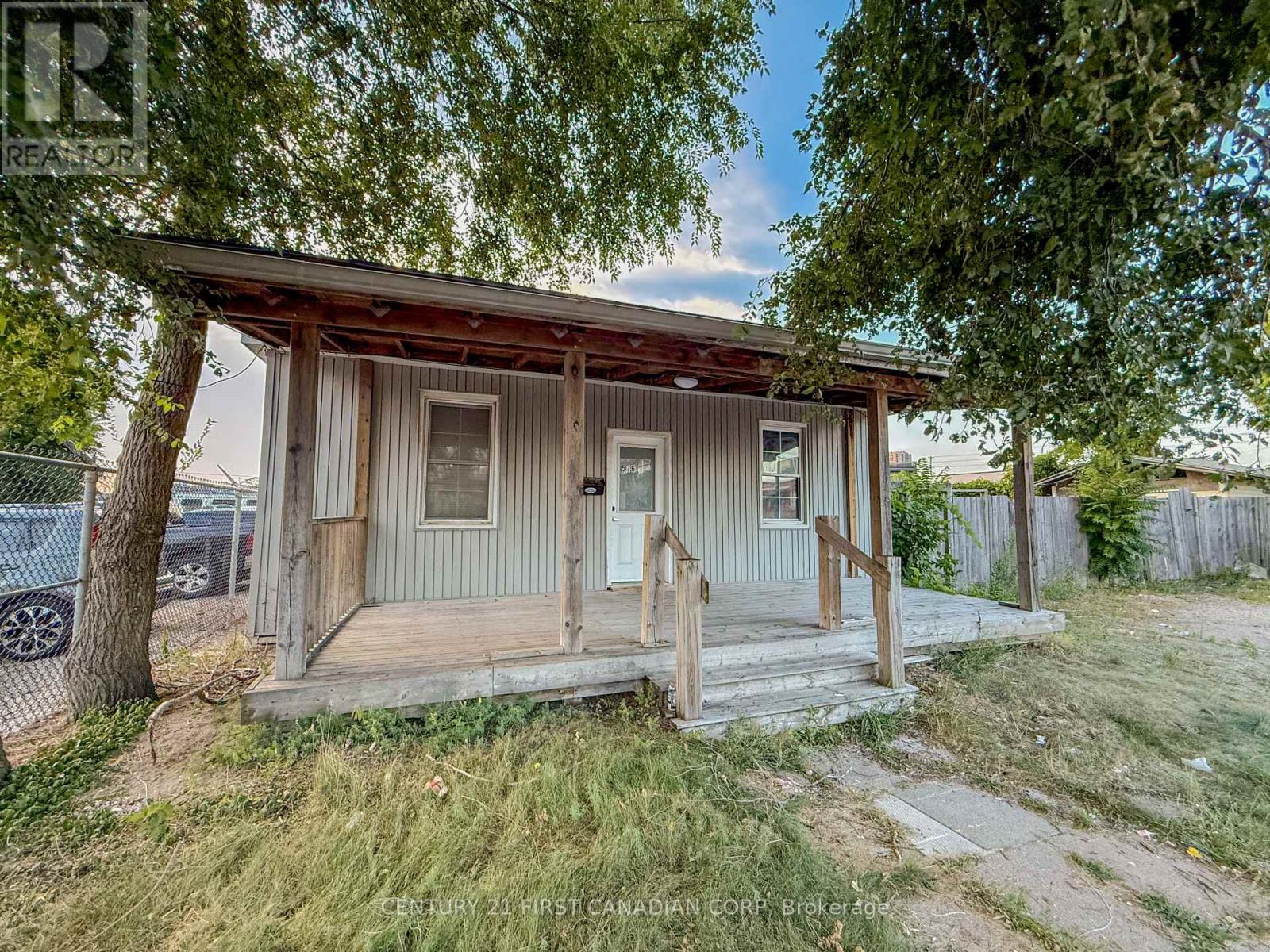 Property at 576 HORTON STREET E image 4