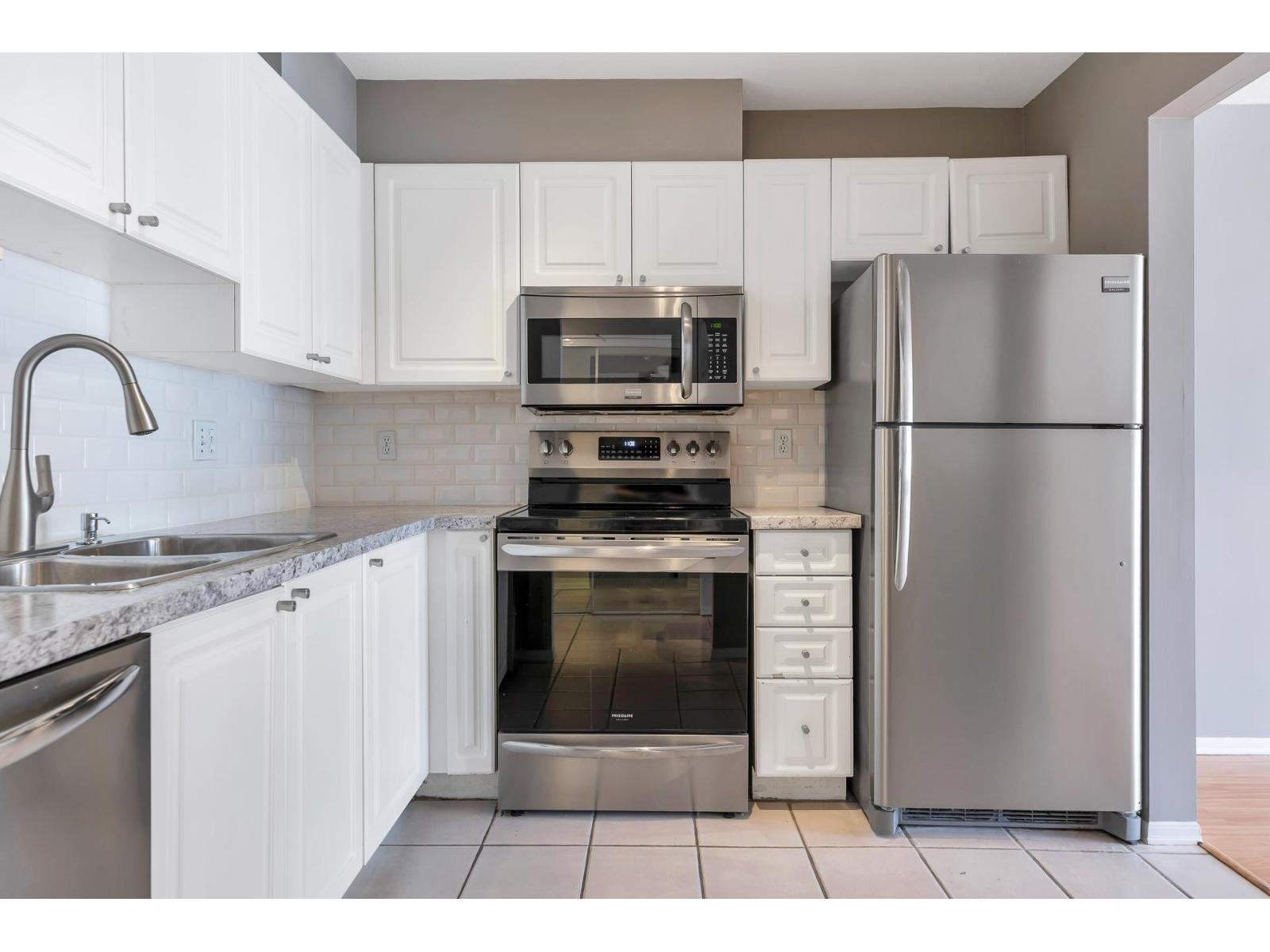201 13955 Laurel Drive, Surrey, British Columbia  V3T 1A8 - Photo 4 - R3036022