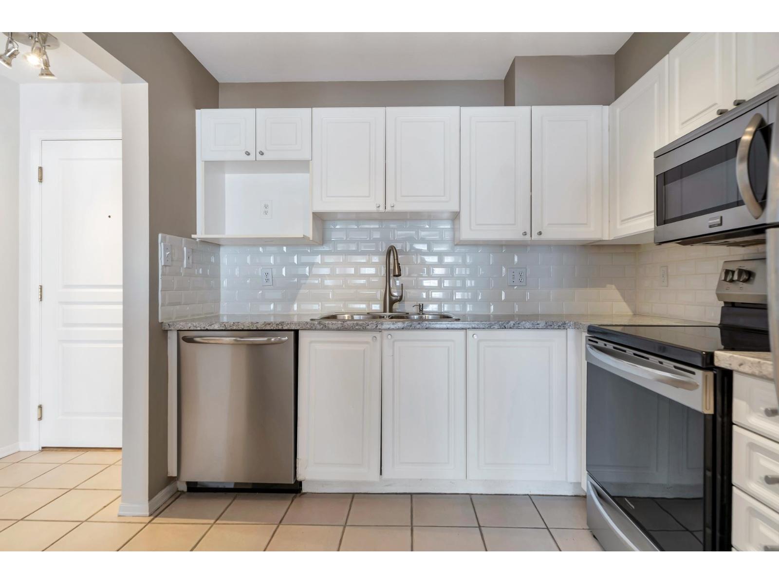 201 13955 Laurel Drive, Surrey, British Columbia  V3T 1A8 - Photo 5 - R3036022