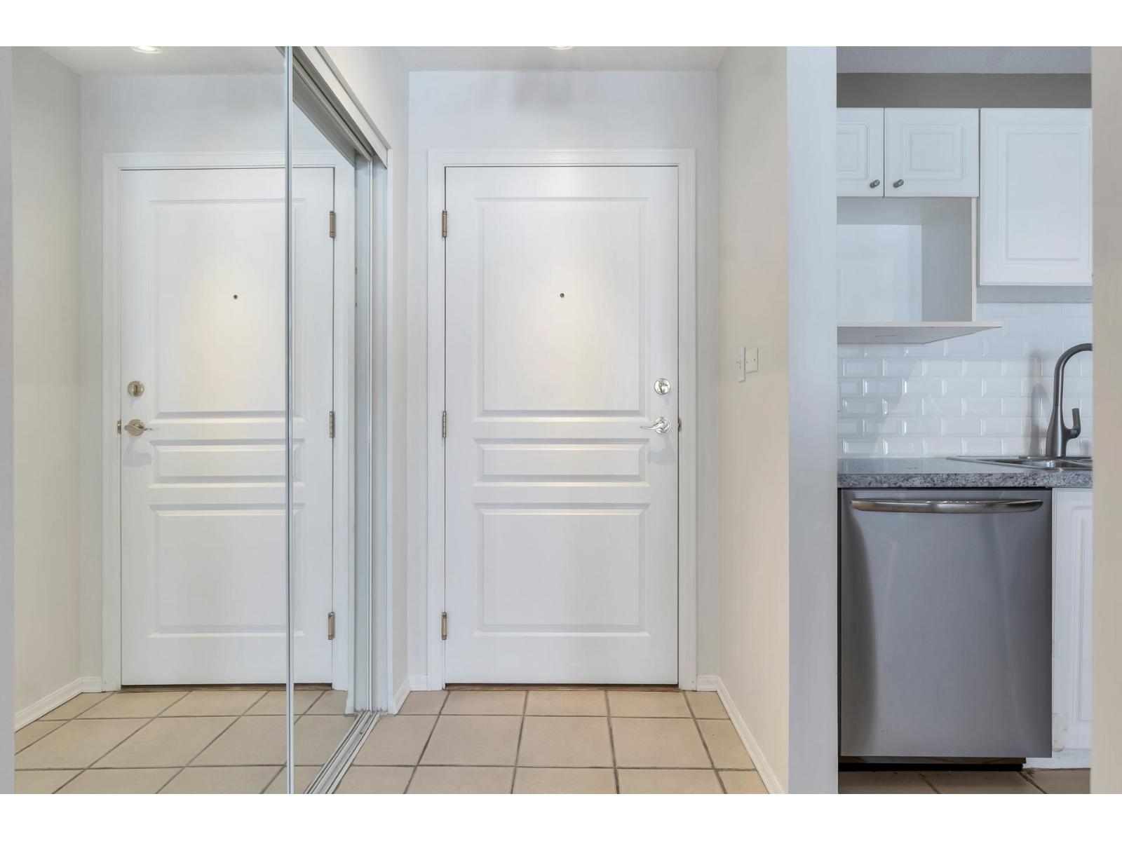 201 13955 Laurel Drive, Surrey, British Columbia  V3T 1A8 - Photo 3 - R3036022