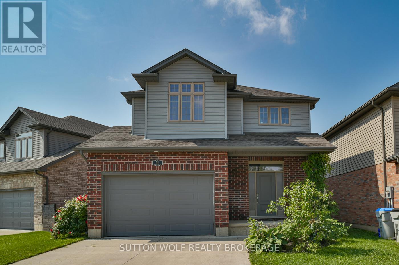 22 Queensway Drive, Strathroy-Caradoc, Ontario  N7G 4M3 - Photo 1 - X12339517