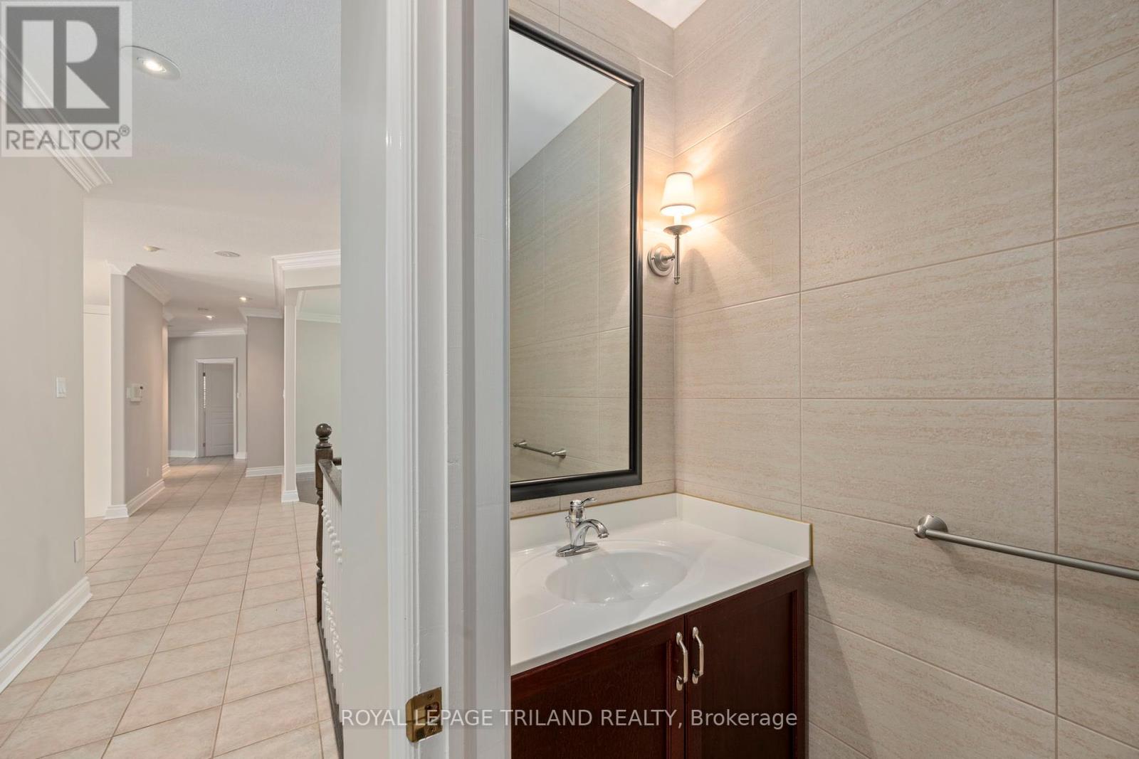 1 - 537 Crestwood Drive, London South (South L), Ontario  N6K 1Y1 - Photo 13 - X12339602