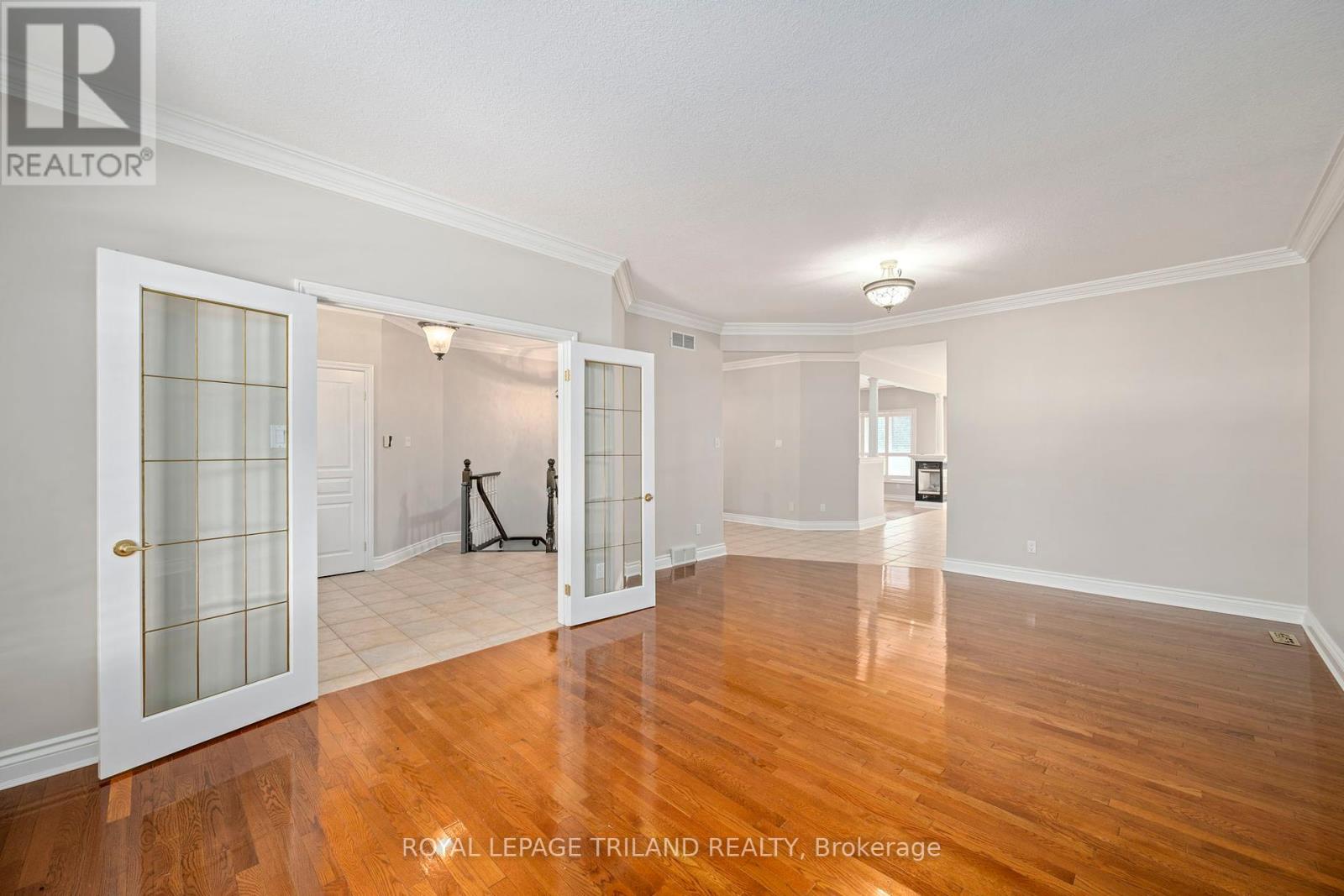 Property at 1 - 537 CRESTWOOD DRIVE image 4