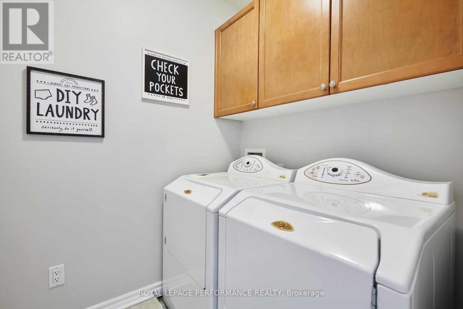 815 Long Point Circle, Ottawa, Ontario  K1T 4H6 - Photo 23 - X12339531