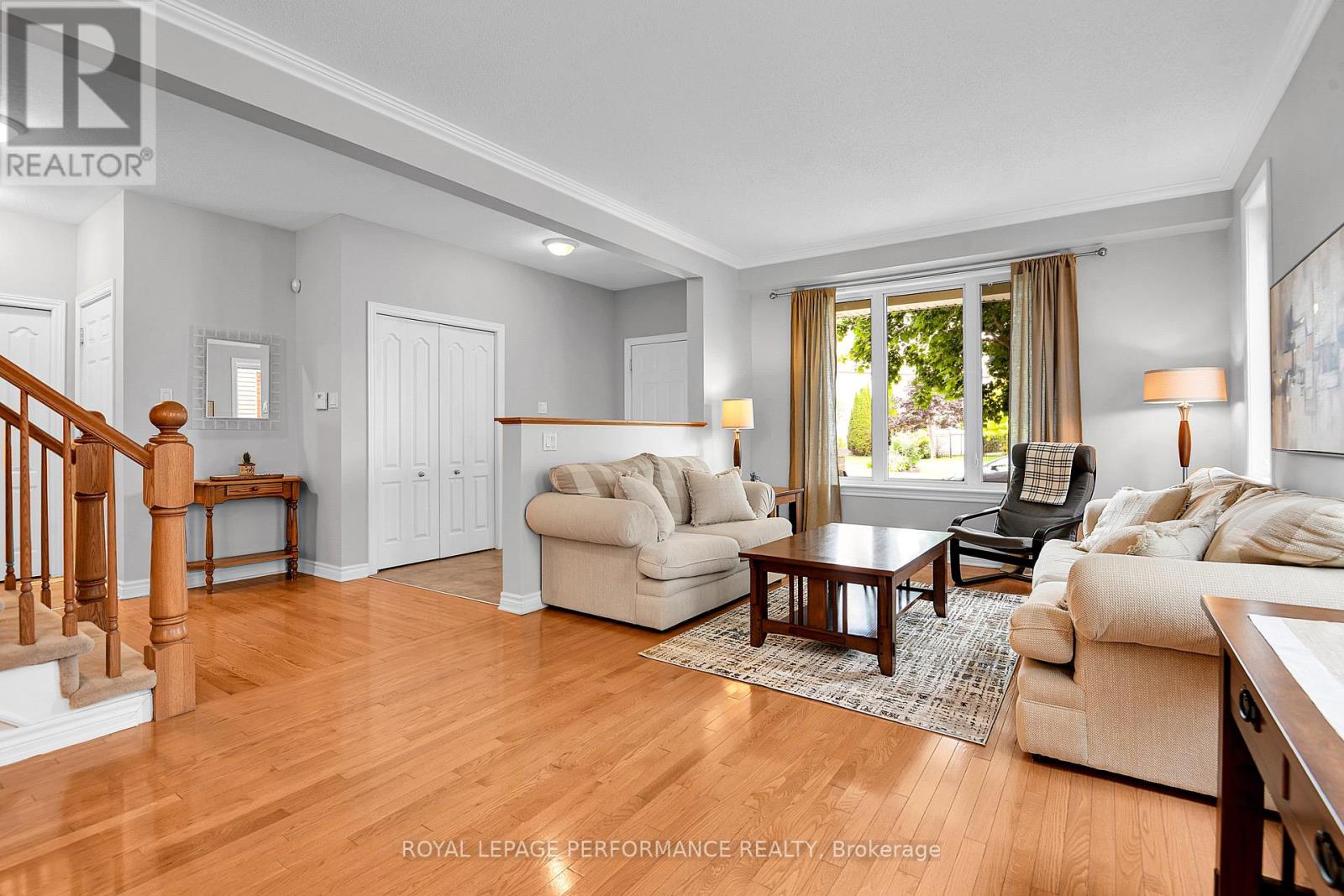 Property at 815 LONG POINT CIRCLE image 4