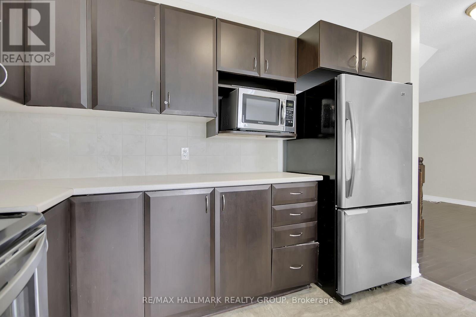 418 Temiskaming Crescent, Ottawa, Ontario  K2J 0V4 - Photo 16 - X12339542