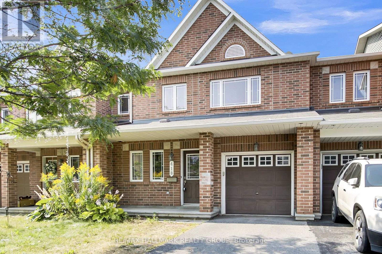 418 Temiskaming Crescent, Ottawa, Ontario  K2J 0V4 - Photo 2 - X12339542