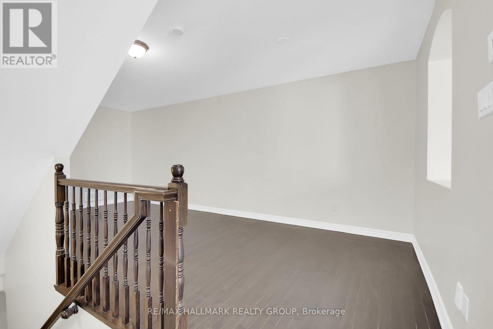 418 Temiskaming Crescent, Ottawa, Ontario  K2J 0V4 - Photo 8 - X12339542