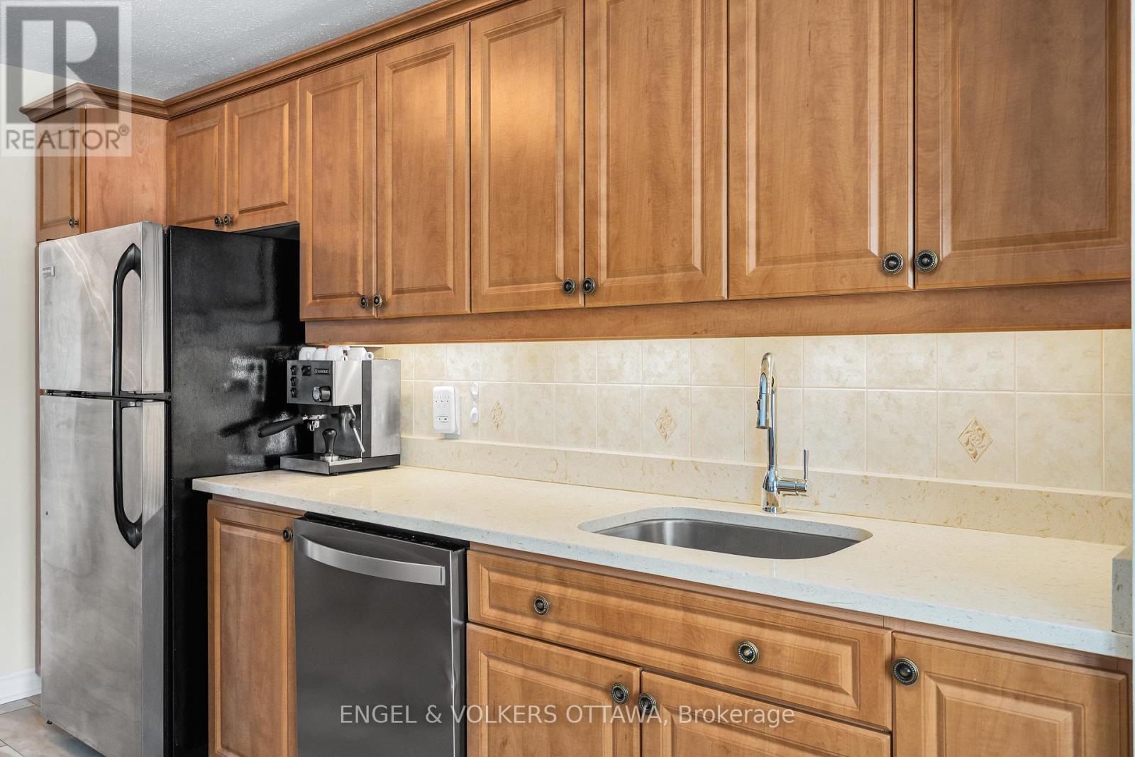 16 Benson Street, Ottawa, Ontario  K2E 5J5 - Photo 18 - X12339566