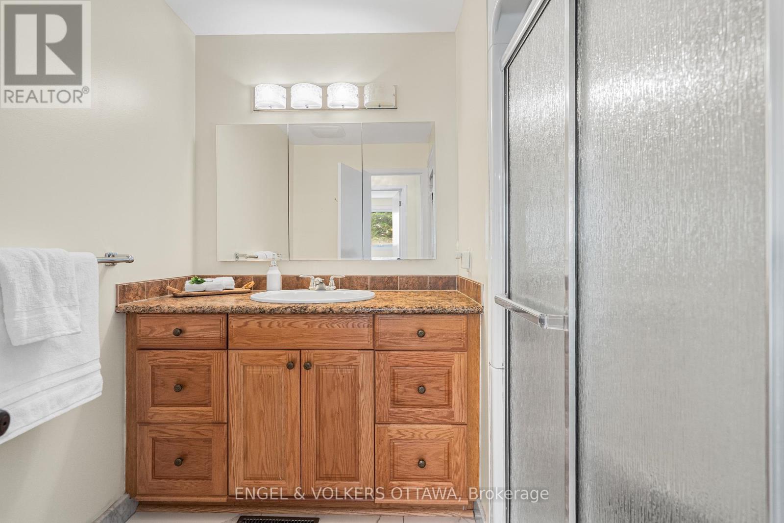 16 Benson Street, Ottawa, Ontario  K2E 5J5 - Photo 29 - X12339566