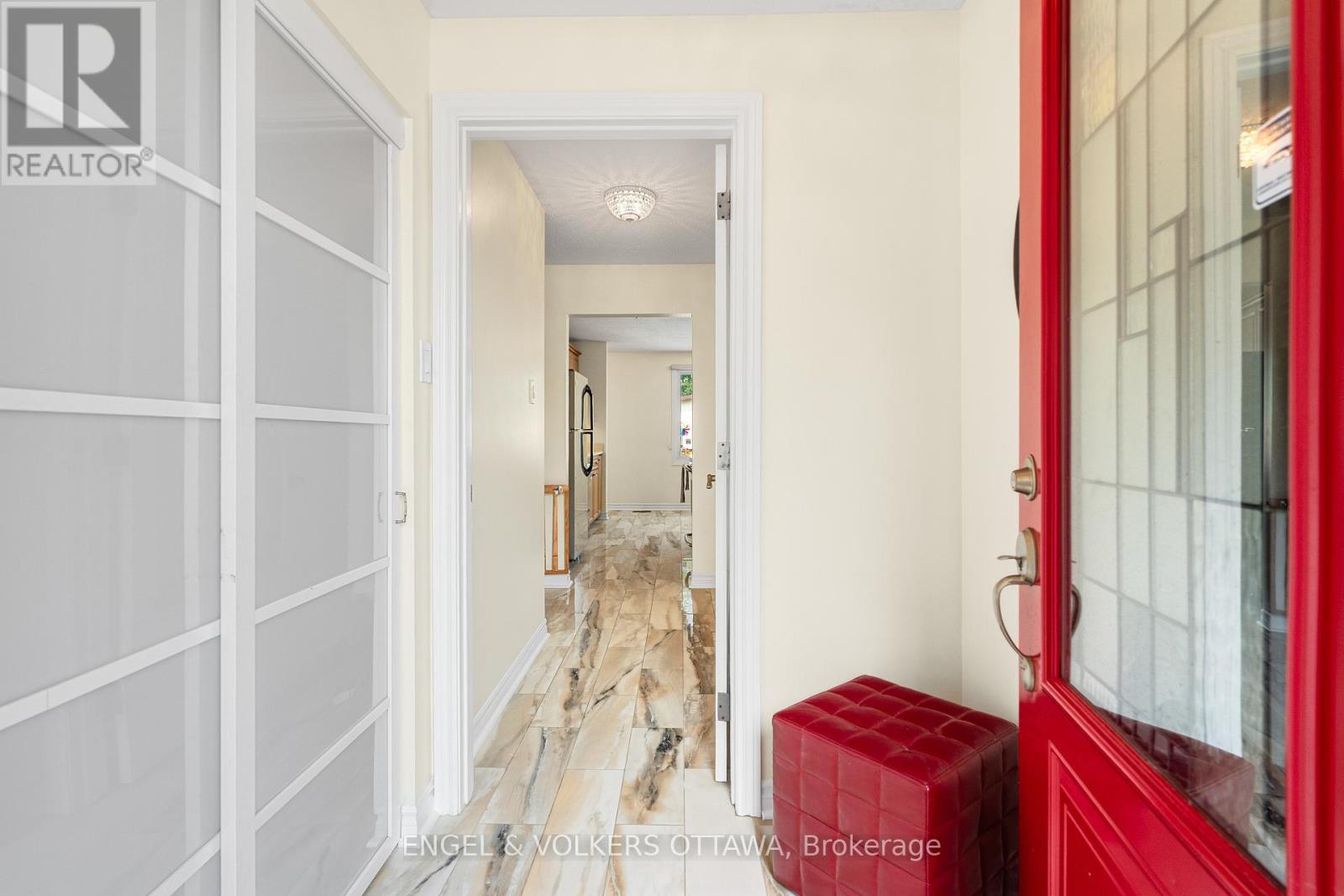 16 Benson Street, Ottawa, Ontario  K2E 5J5 - Photo 7 - X12339566