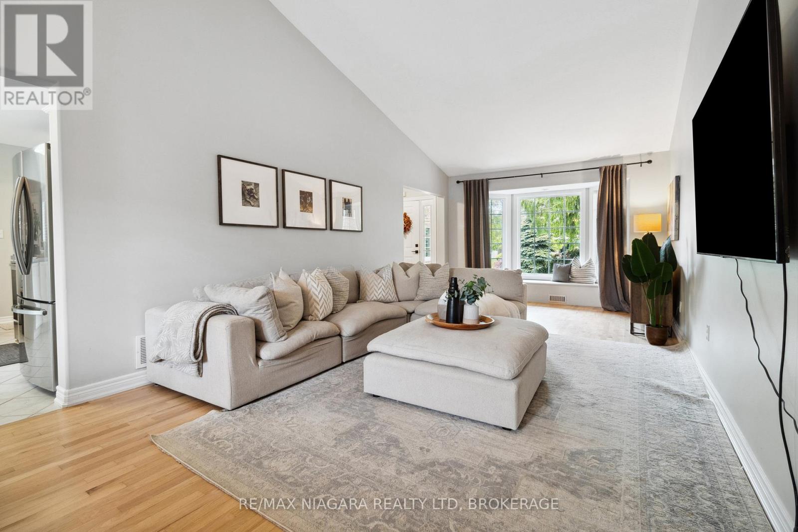 7955 Harvest Crescent, Niagara Falls, Ontario  L2H 3G7 - Photo 9 - X12339466