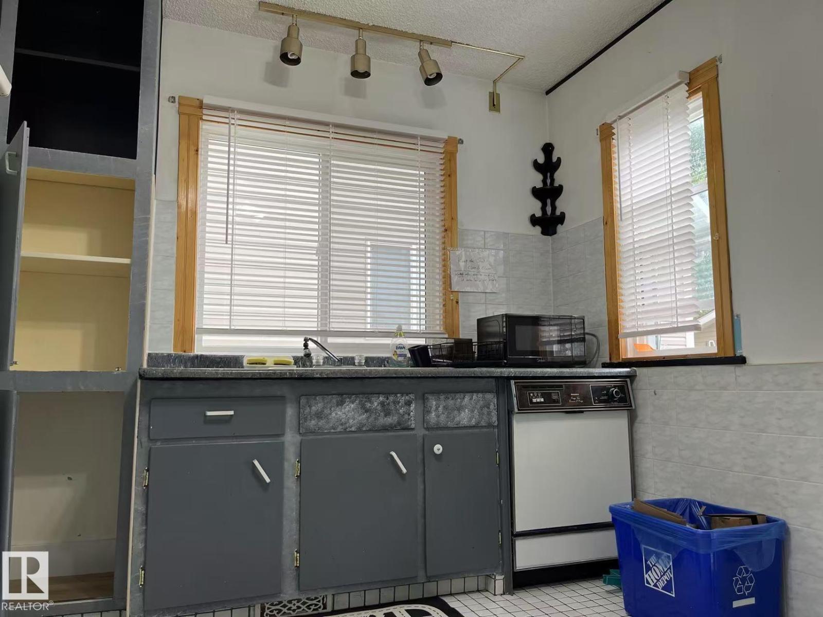 Property at 11514 92 ST NW image 5