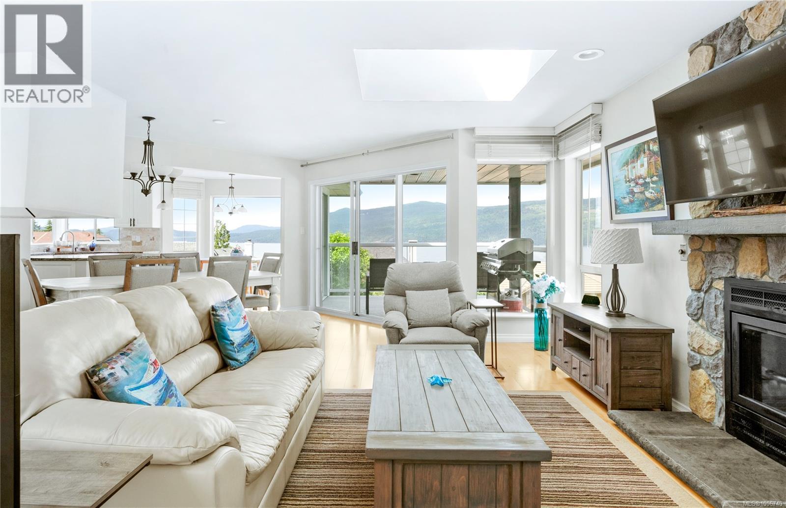 Property at 552 Marine View image 1