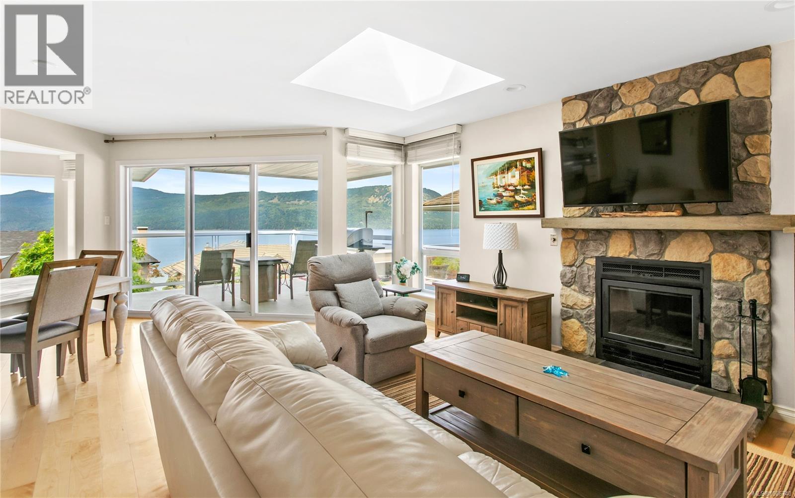 Property at 552 Marine View image 2