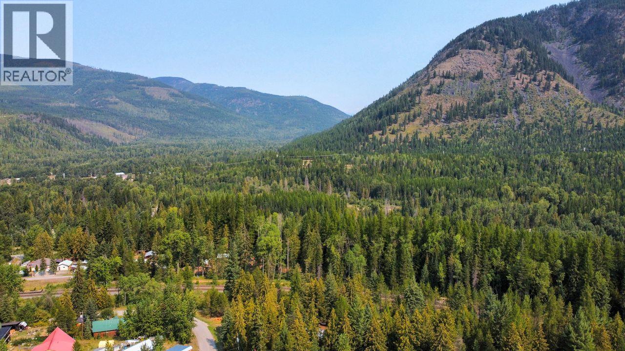 320 Macleod Street, Kitchener, British Columbia  V0B 1W1 - Photo 2 - 10358881