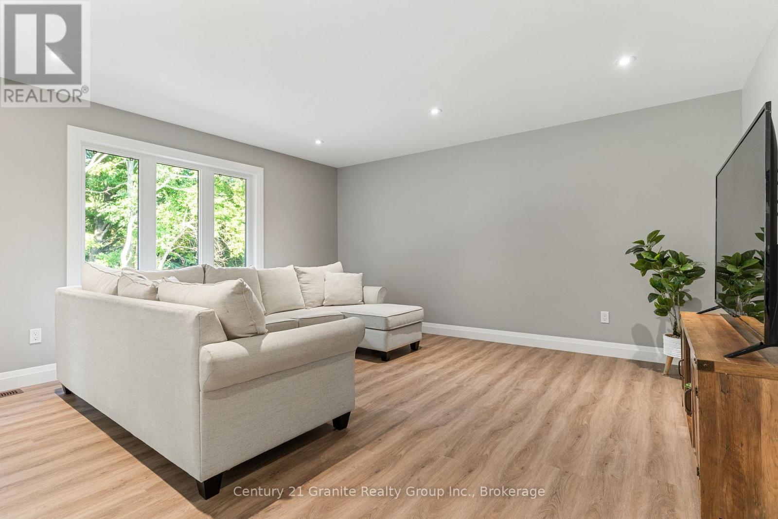 7 Marluc Avenue, Minden Hills, Ontario  K0M 2K0 - Photo 17 - X12339442