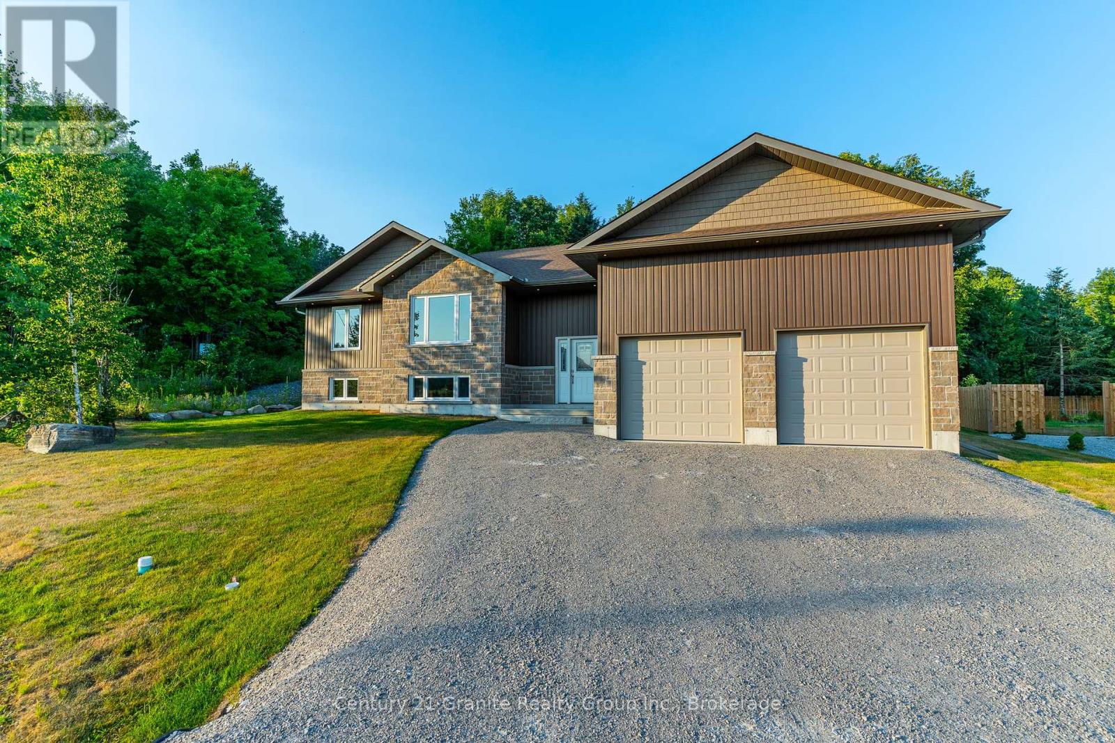 7 Marluc Avenue, Minden Hills, Ontario  K0M 2K0 - Photo 4 - X12339442
