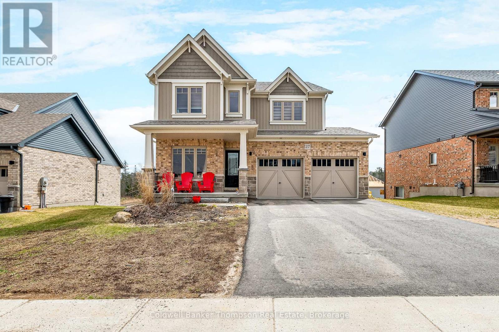 <div class="slider-price">$819,900</div><p>27 Woodstream Drive, Huntsville, Ontario</p>