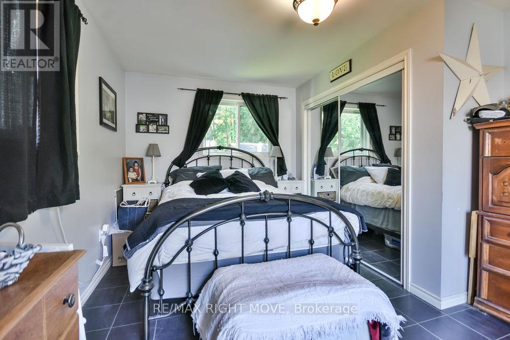 1331 Hilltop Road, Severn, Ontario  L3V 0V1 - Photo 17 - S12339383