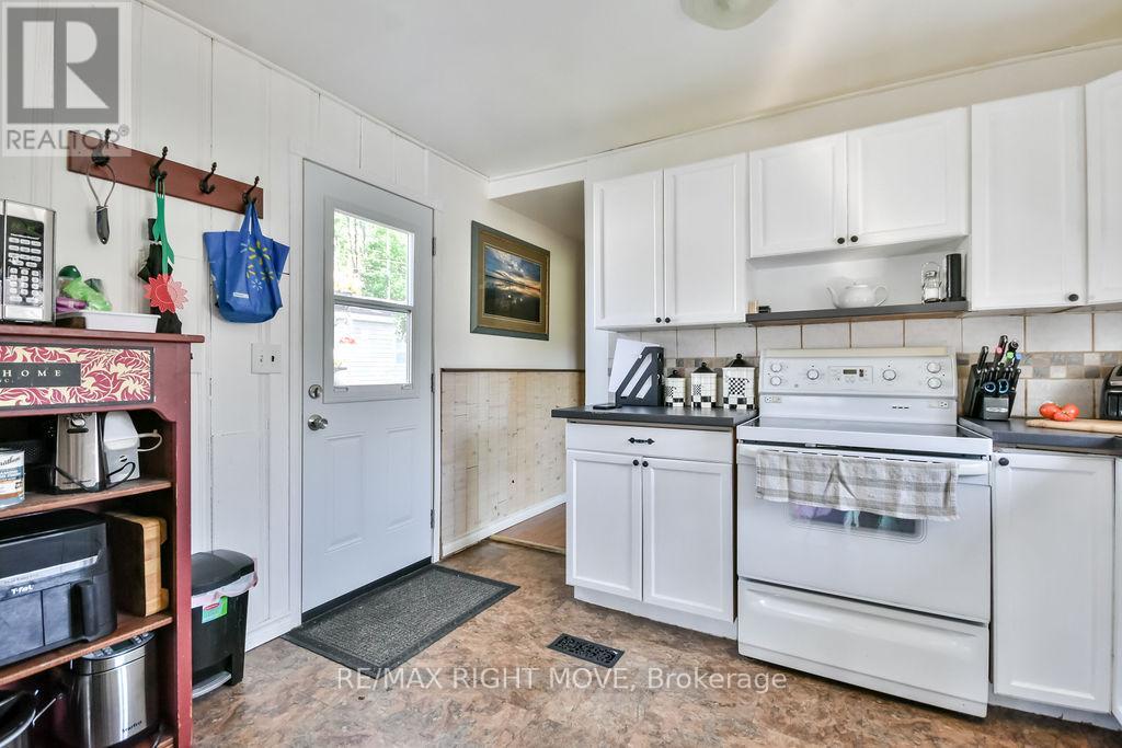 1331 Hilltop Road, Severn, Ontario  L3V 0V1 - Photo 6 - S12339383