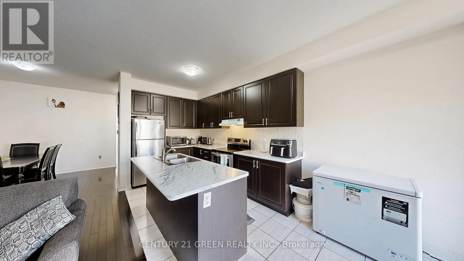 30 Canary Close, Brampton (Credit Valley), Ontario  L6X 5L1 - Photo 14 - W12339379