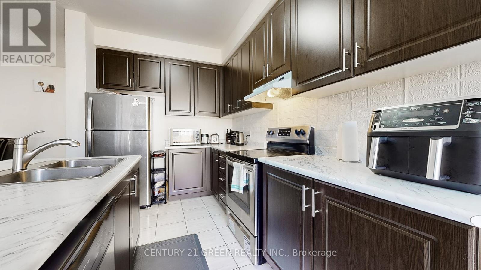 30 Canary Close, Brampton (Credit Valley), Ontario  L6X 5L1 - Photo 18 - W12339379