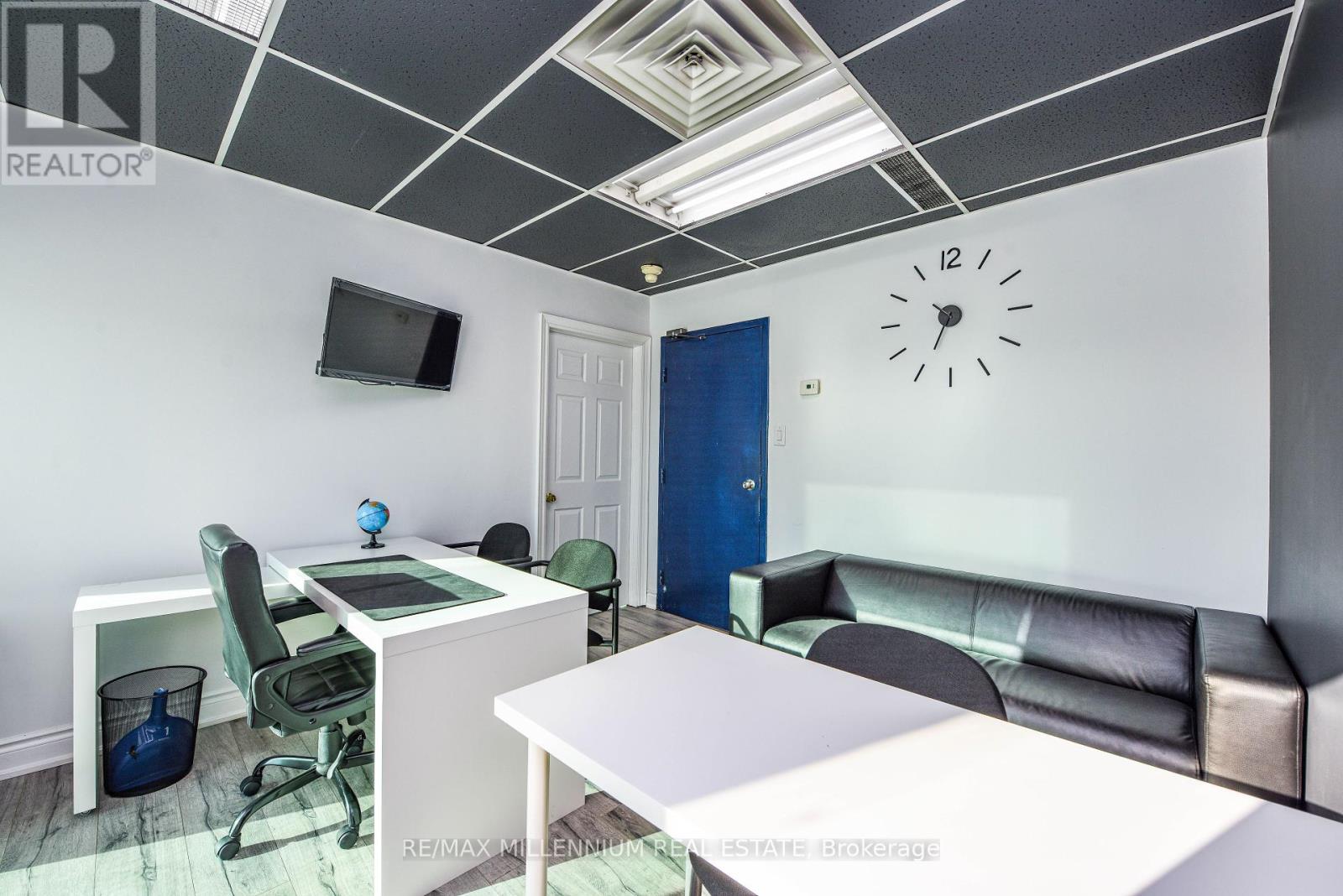 203 - 1300 Steeles Avenue E, Brampton, Ontario  L6T 1A2 - Photo 8 - W12339392
