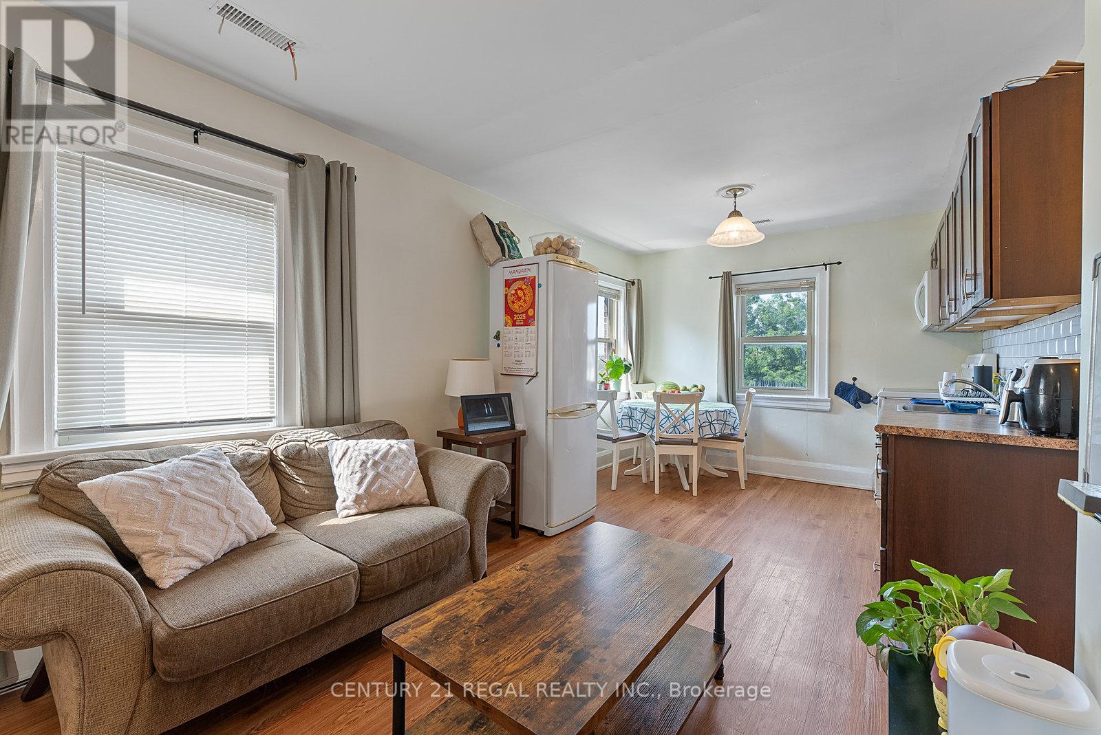 32 Chamberlain Avenue, Toronto, Ontario  M6E 4J8 - Photo 10 - W12339433