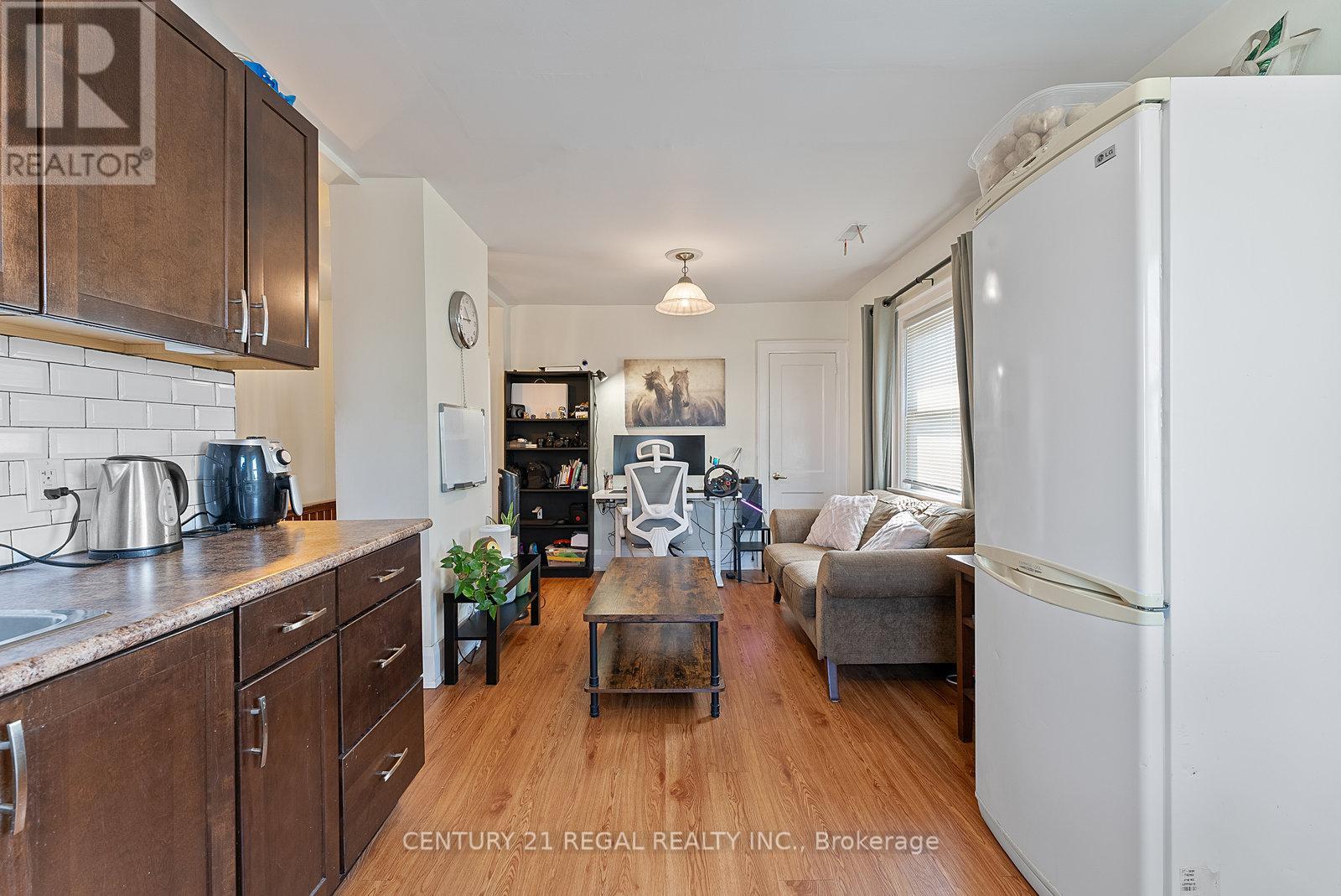 32 Chamberlain Avenue, Toronto, Ontario  M6E 4J8 - Photo 15 - W12339433