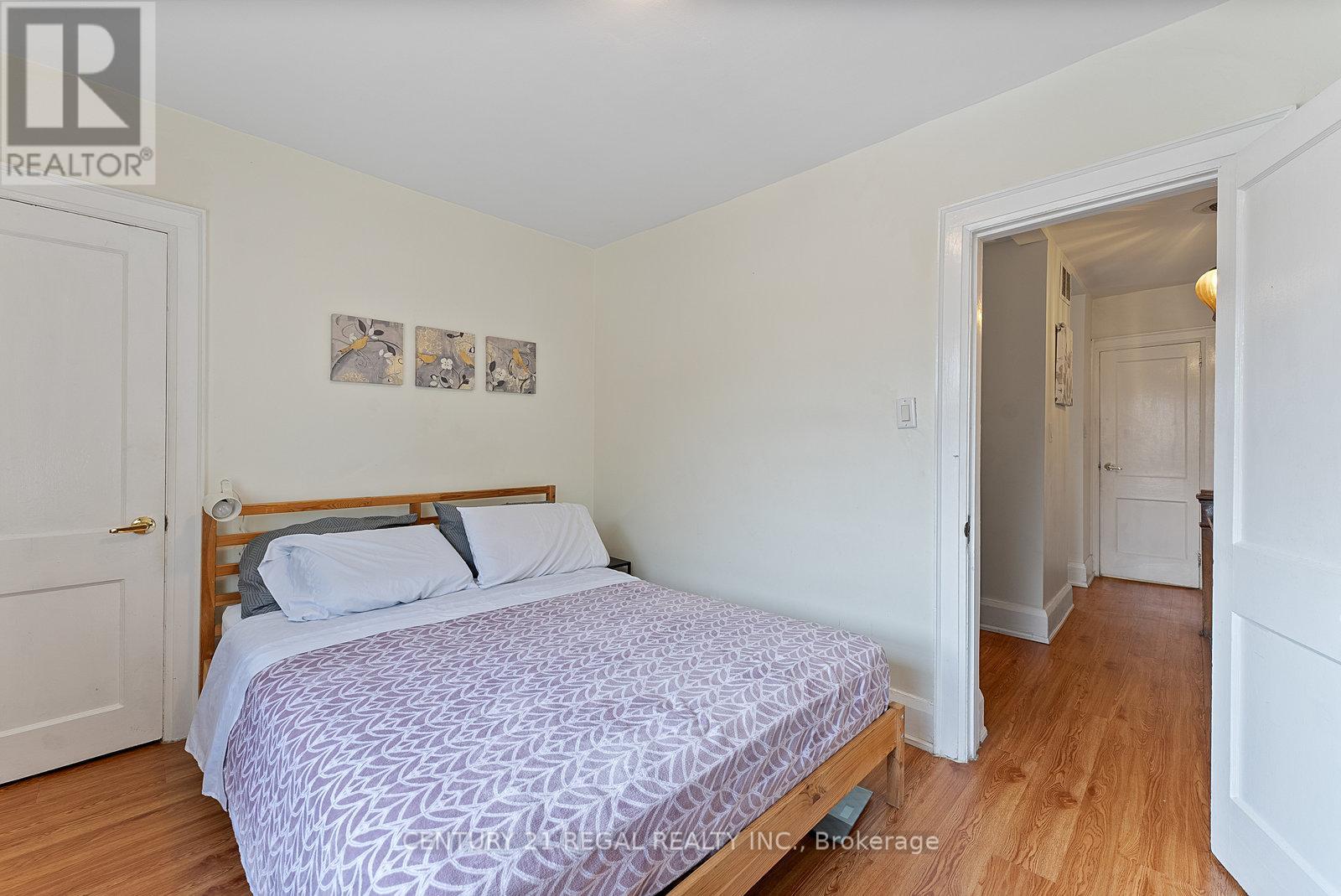 32 Chamberlain Avenue, Toronto, Ontario  M6E 4J8 - Photo 16 - W12339433