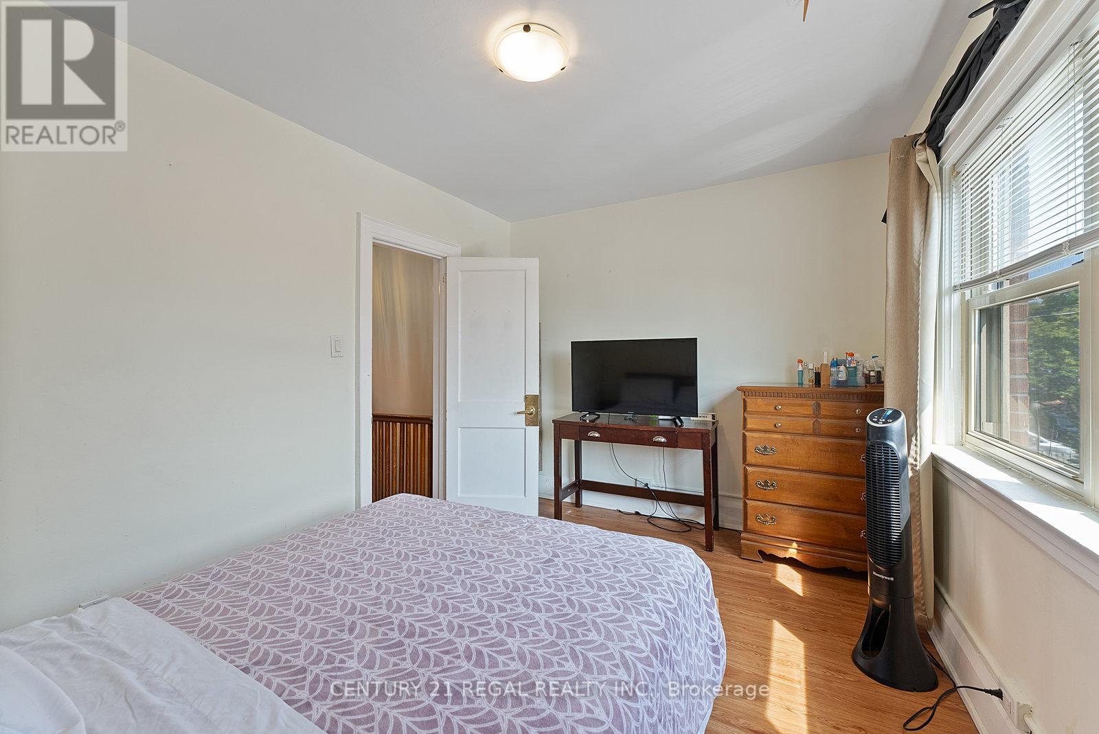 32 Chamberlain Avenue, Toronto, Ontario  M6E 4J8 - Photo 17 - W12339433